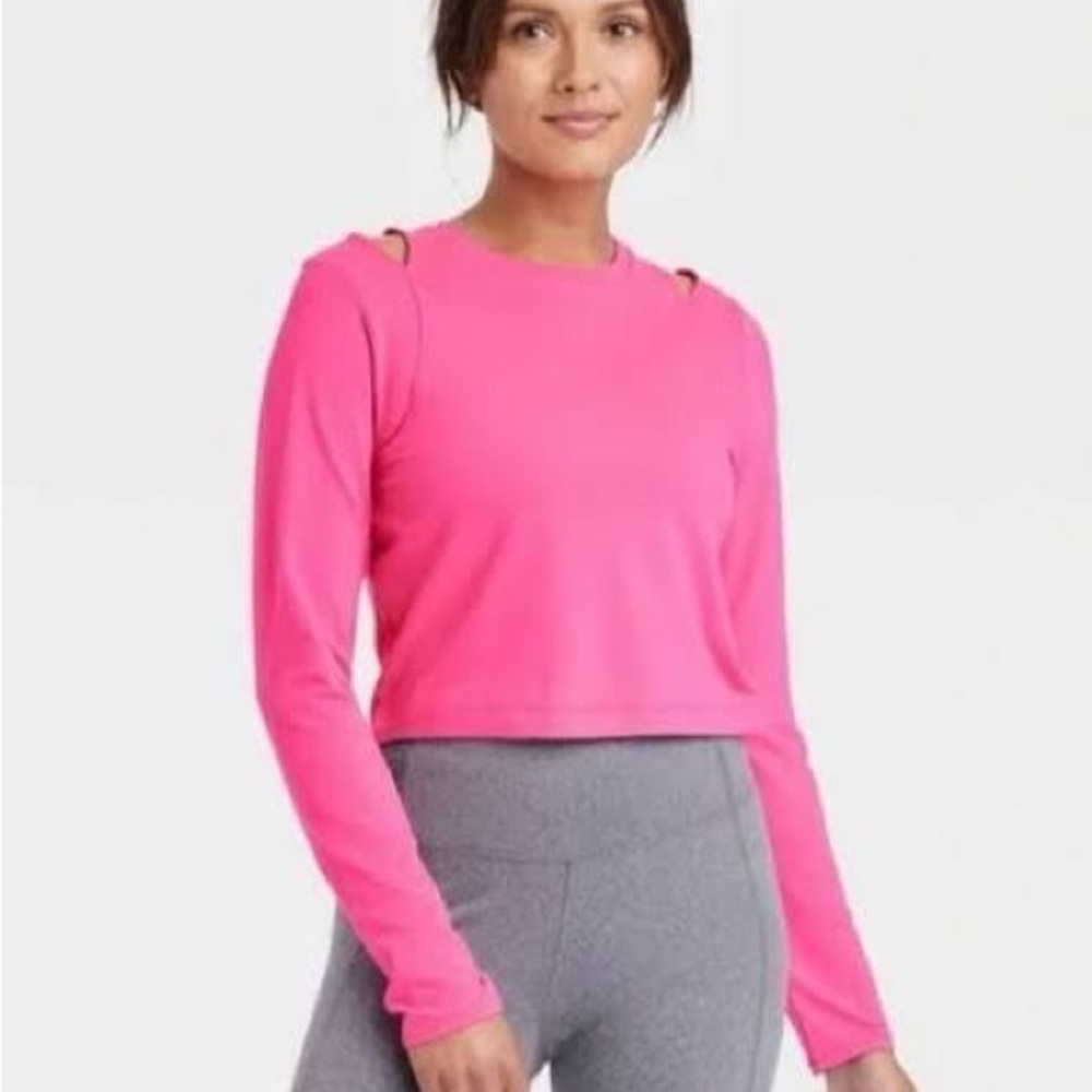 All in Motion cut out shoulder top